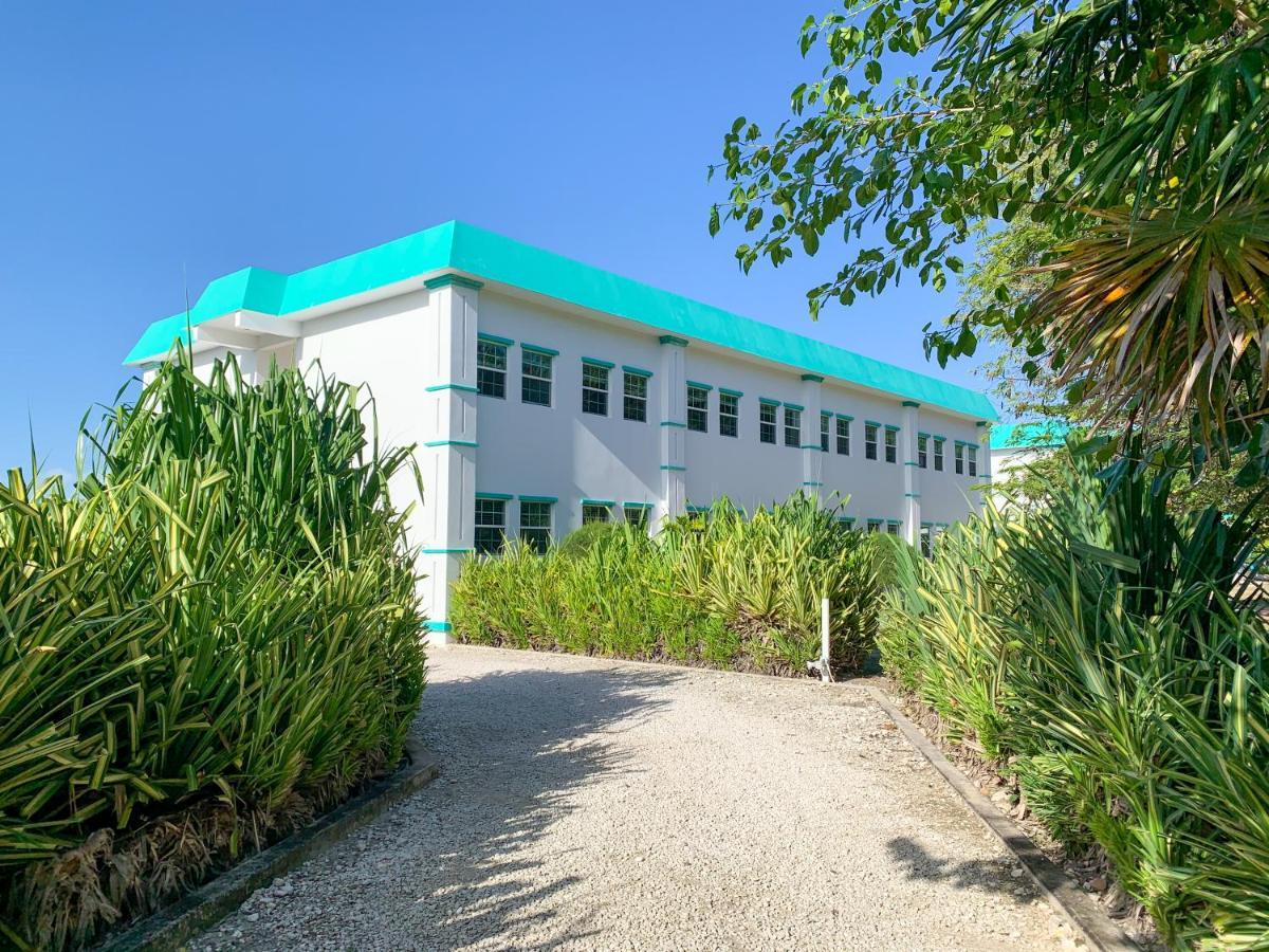 Best Western Grand Baymen Gardens San Pedro  Exterior photo