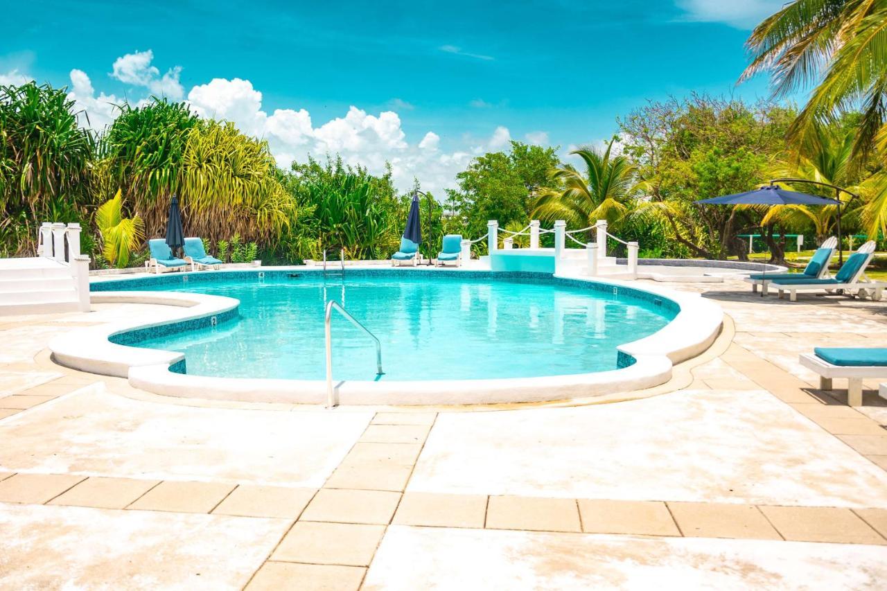 Best Western Grand Baymen Gardens San Pedro  Exterior photo
